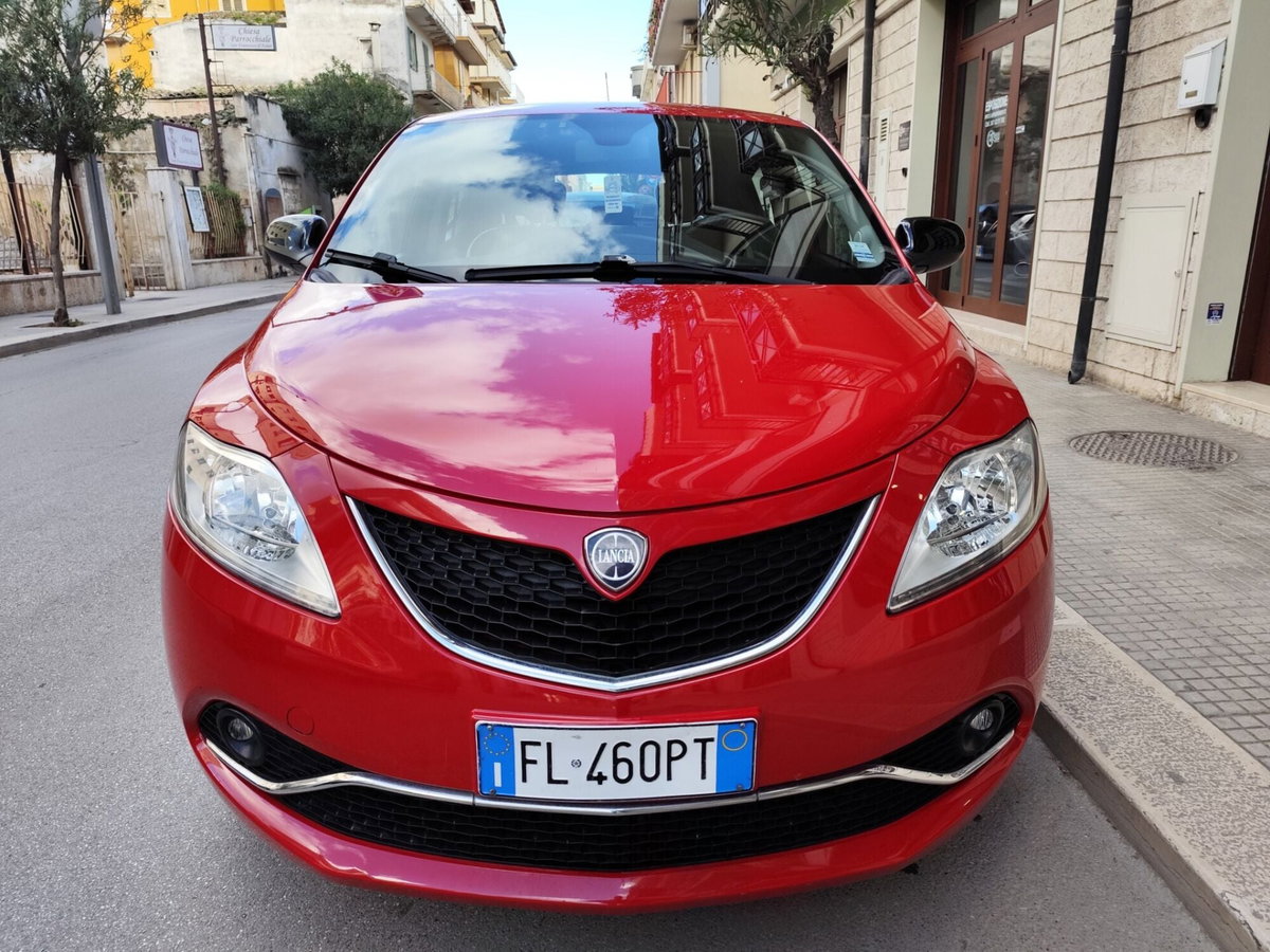 Lancia Ypsilon 1.3 MJT 16V 95 CV 5 porte S&S Gold (2)