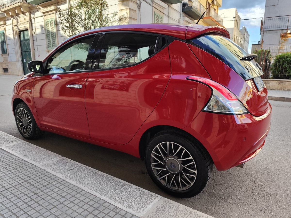 Lancia Ypsilon 1.3 MJT 16V 95 CV 5 porte S&S Gold (9)