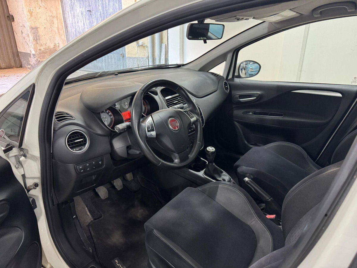 Fiat Punto 1.3 MJT II S&S 85 CV 5 porte ECO Young (13)