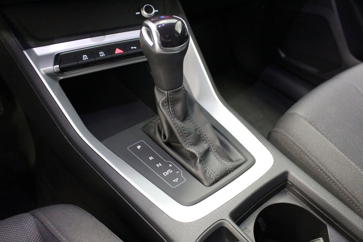 Audi Q3 35 TDI quattro S tronic Business (14)