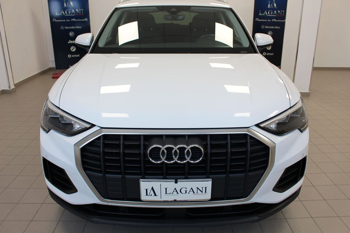 Audi Q3 35 TDI quattro S tronic Business (2)