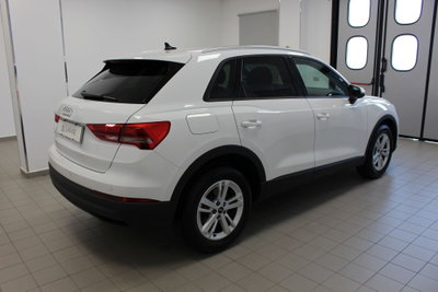 Audi Q3 35 TDI quattro S tronic Business (4)