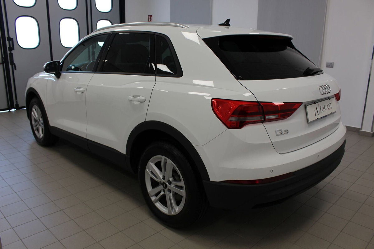 Audi Q3 35 TDI quattro S tronic Business (6)