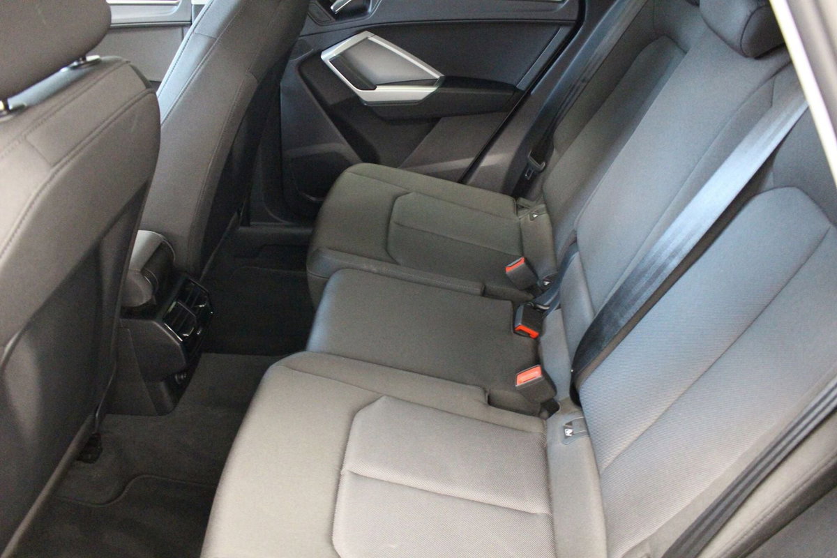 Audi Q3 35 TDI quattro S tronic Business (9)