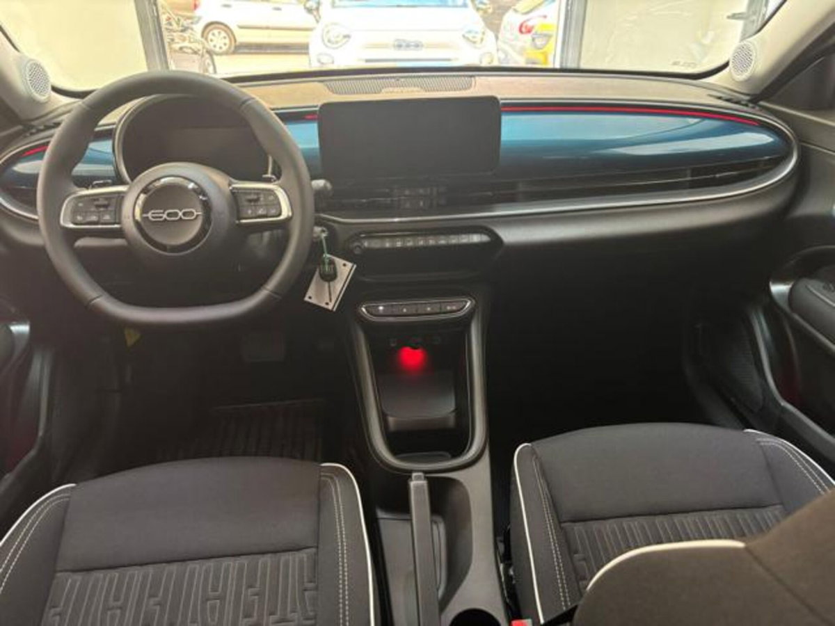 Fiat 600 1.2 hybrid Business 110cv auto (11)