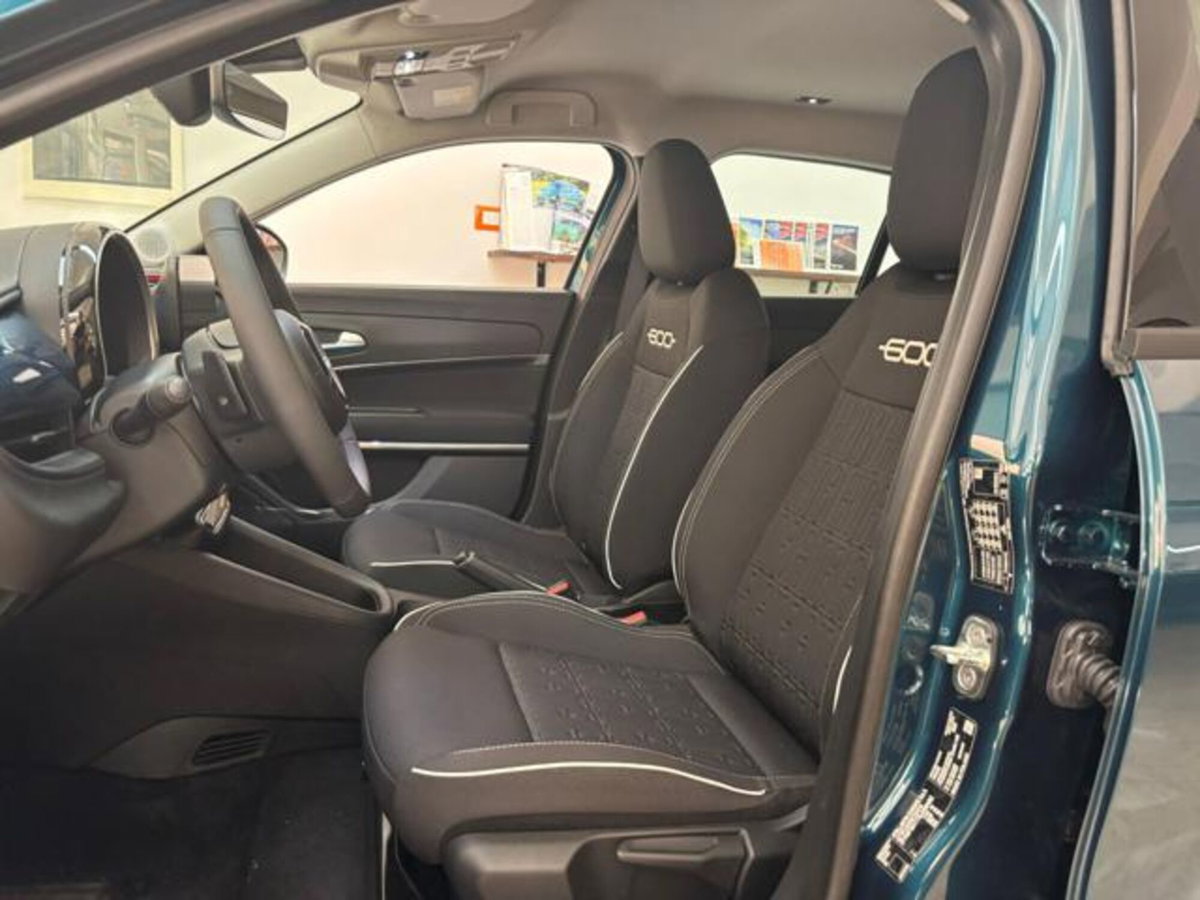 Fiat 600 1.2 hybrid Business 110cv auto (12)