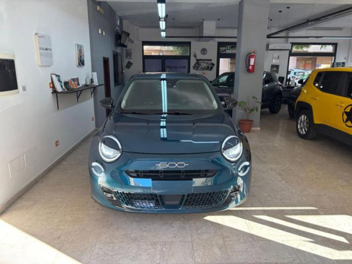 Fiat 600 1.2 hybrid Business 110cv auto (2)