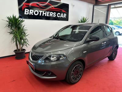 Lancia Ypsilon 1.0 FireFly 5 porte S&S Hybrid Ecochic Silver usata