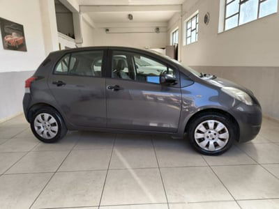 Toyota Yaris 1.0 5 porte Now usata