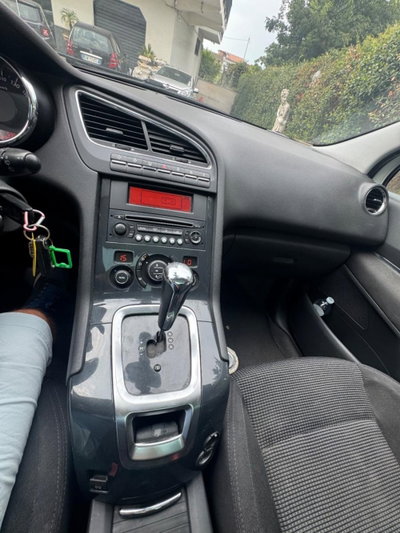 Peugeot 5008 1.6 HDi 112CV Allure (10)