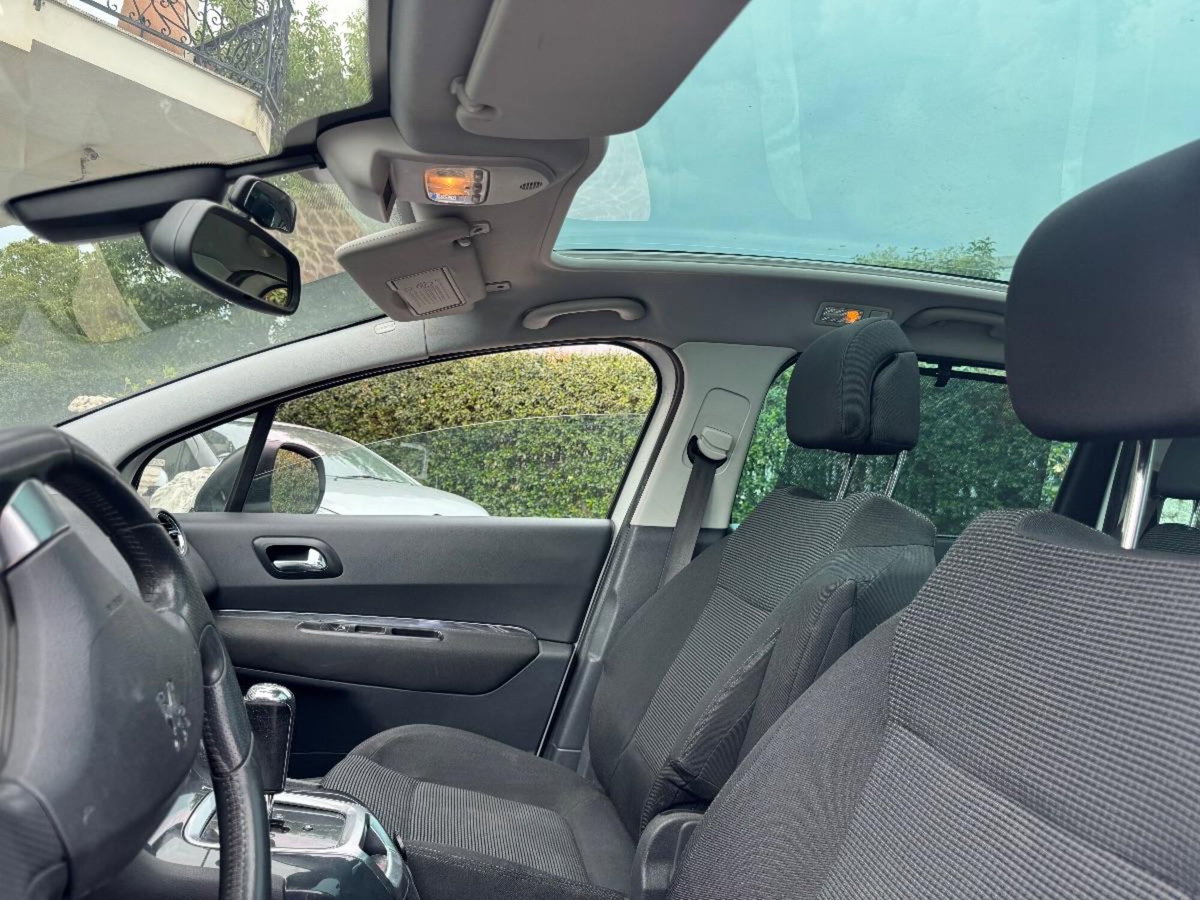 Peugeot 5008 1.6 HDi 112CV Allure (11)