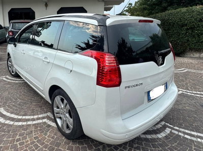 Peugeot 5008 1.6 HDi 112CV Allure (2)