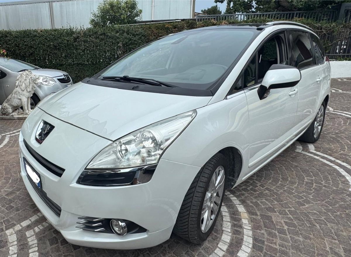 Peugeot 5008 1.6 HDi 112CV Allure (3)