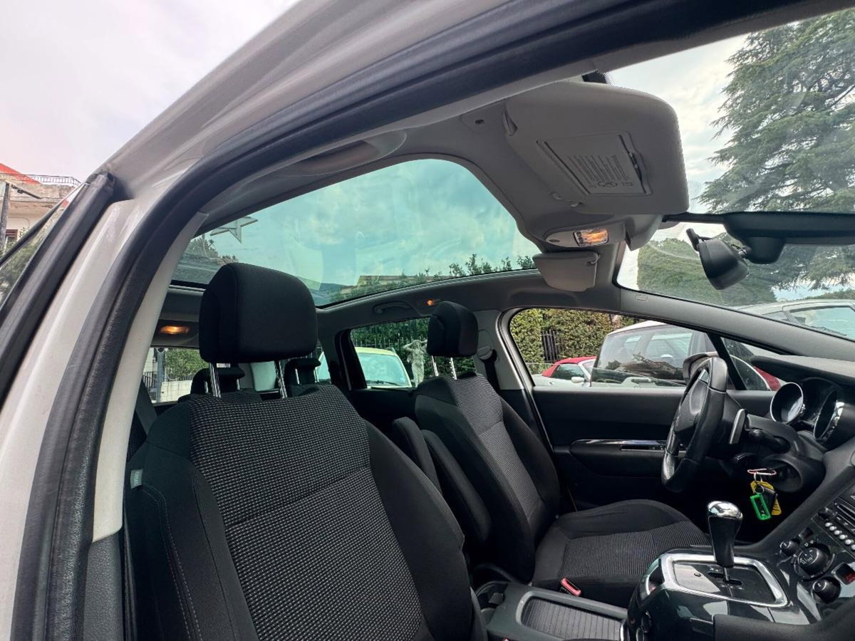 Peugeot 5008 1.6 HDi 112CV Allure (6)