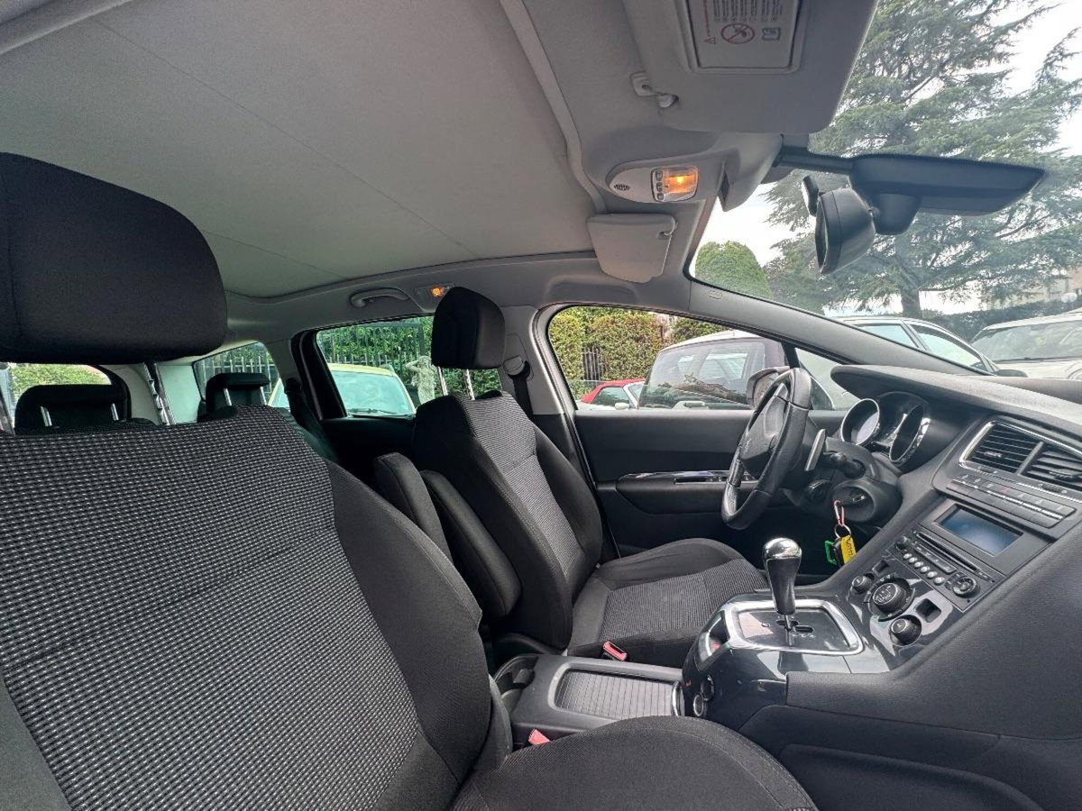 Peugeot 5008 1.6 HDi 112CV Allure (7)