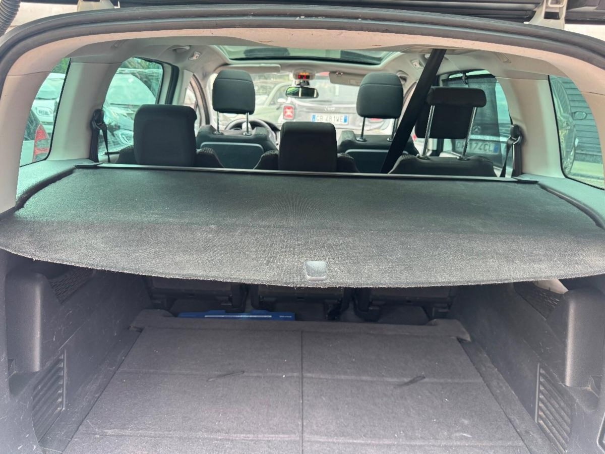 Peugeot 5008 1.6 HDi 112CV Allure (9)