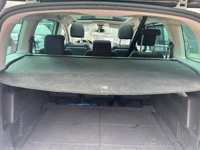 Peugeot 5008 1.6 HDi 112CV Allure (9)