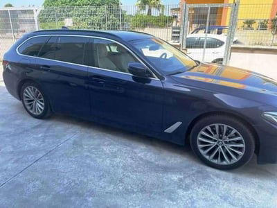 BMW Serie 5 Touring 520d 48V xDrive  Luxury usata