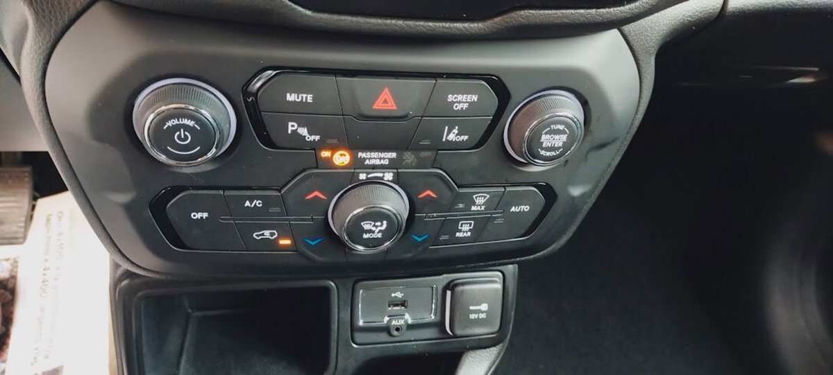 Jeep Renegade 1.6 Mjt 130 CV Limited (9)