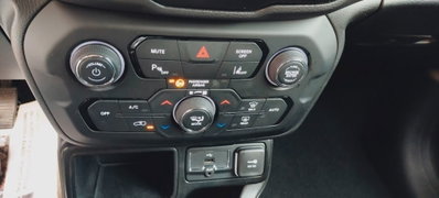 Jeep Renegade 1.6 Mjt 130 CV Limited (9)
