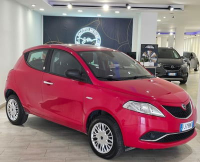 Lancia Ypsilon 0.9 TwinAir 85 CV 5 porte Metano Ecochic Silver usata