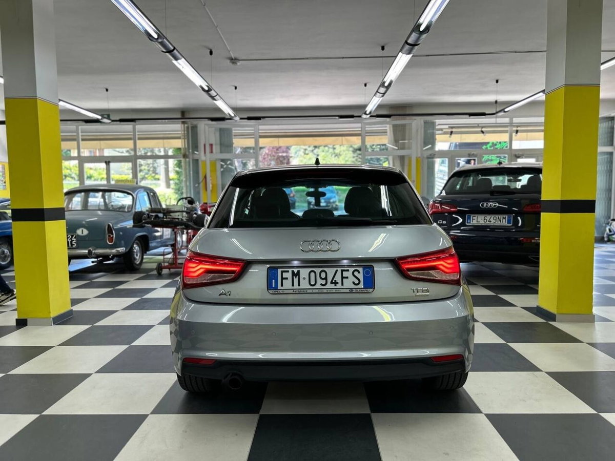 Audi A1 1.0 82 CV TFSI Admired (5)