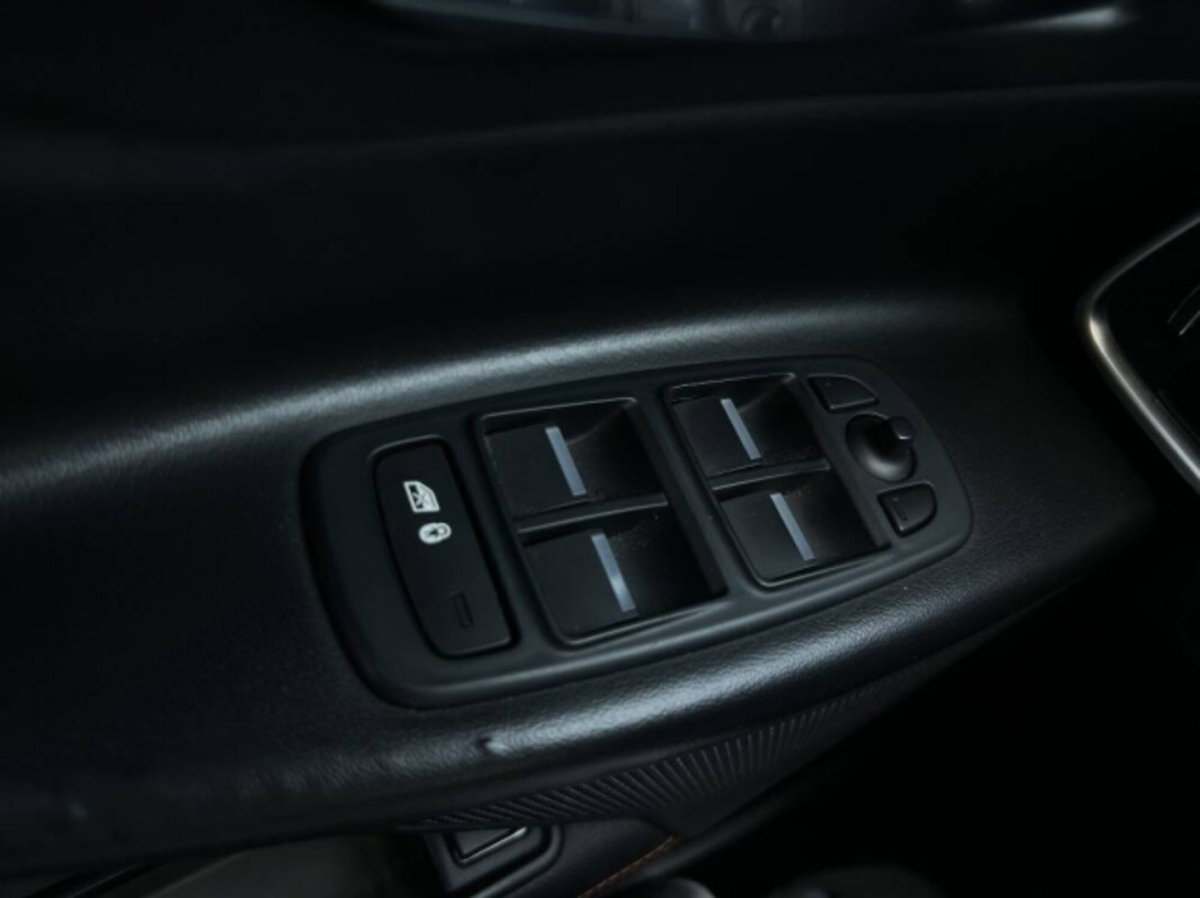 Jaguar XE 2.0 D Turbo 180CV Prestige (11)