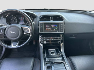 Jaguar XE 2.0 D Turbo 180CV Prestige (13)