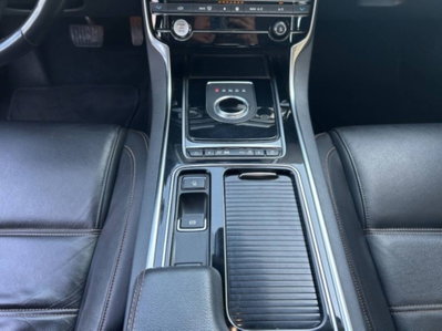 Jaguar XE 2.0 D Turbo 180CV Prestige (14)