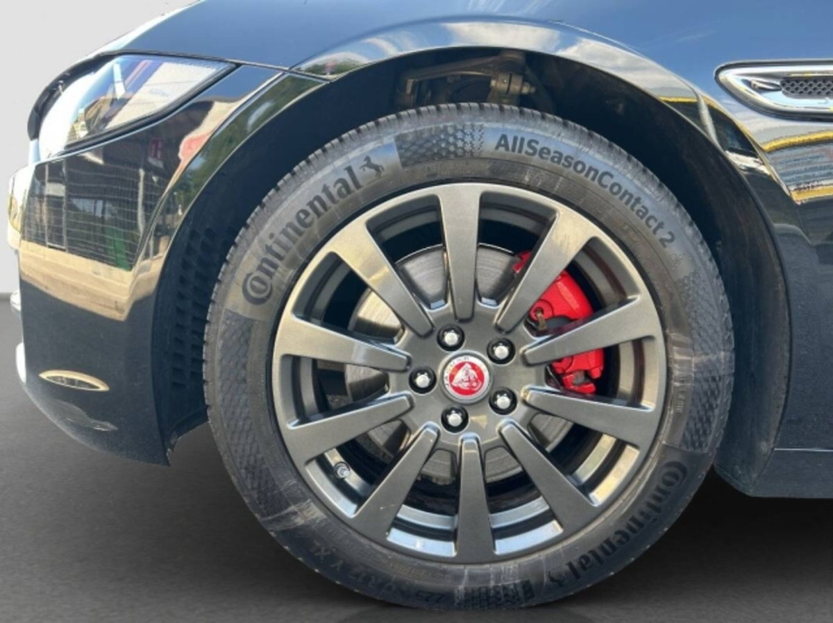 Jaguar XE 2.0 D Turbo 180CV Prestige (18)