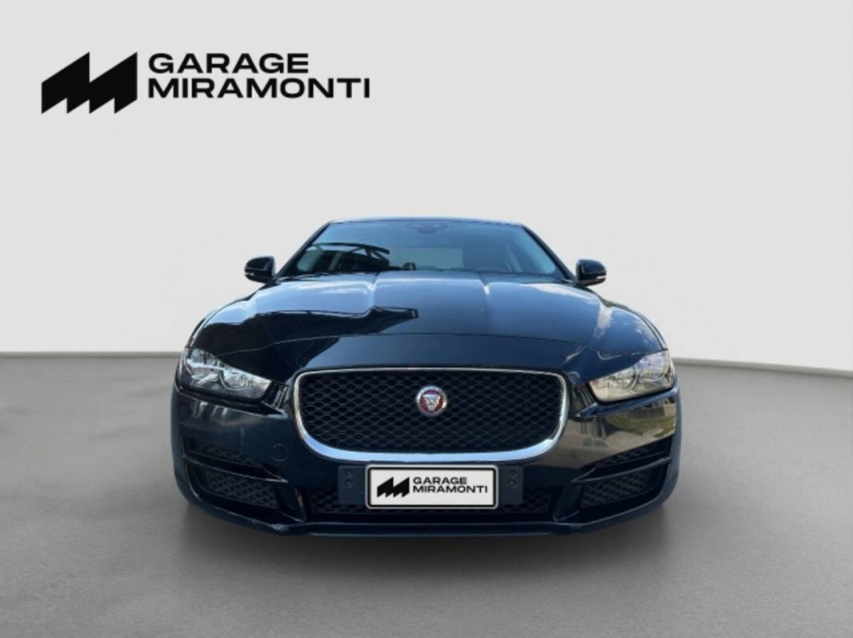 Jaguar XE 2.0 D Turbo 180CV Prestige (2)