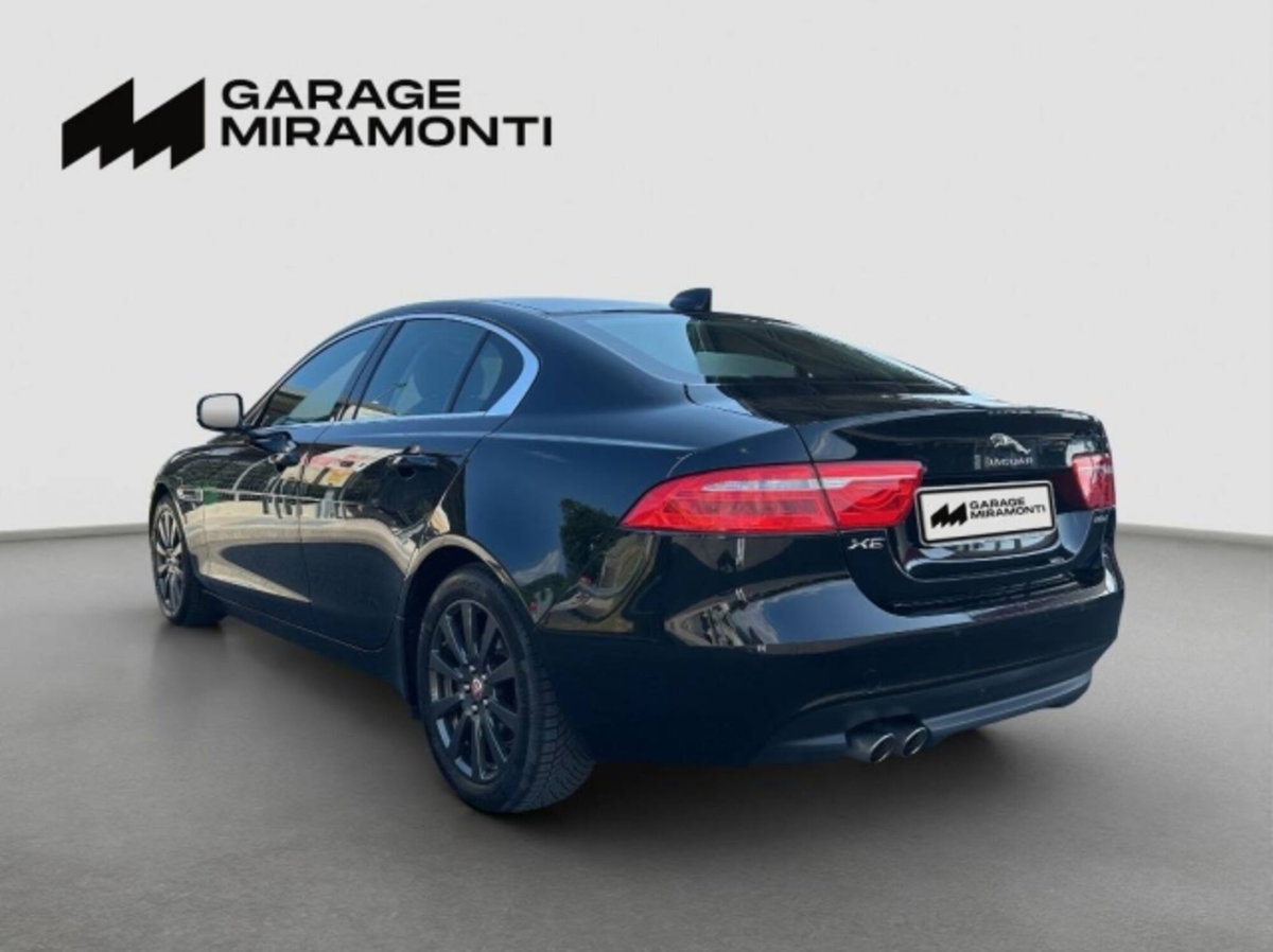 Jaguar XE 2.0 D Turbo 180CV Prestige (4)