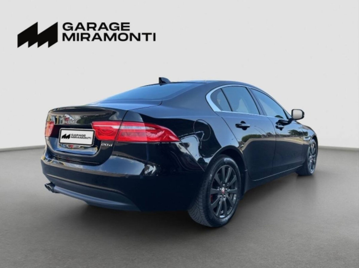 Jaguar XE 2.0 D Turbo 180CV Prestige (6)