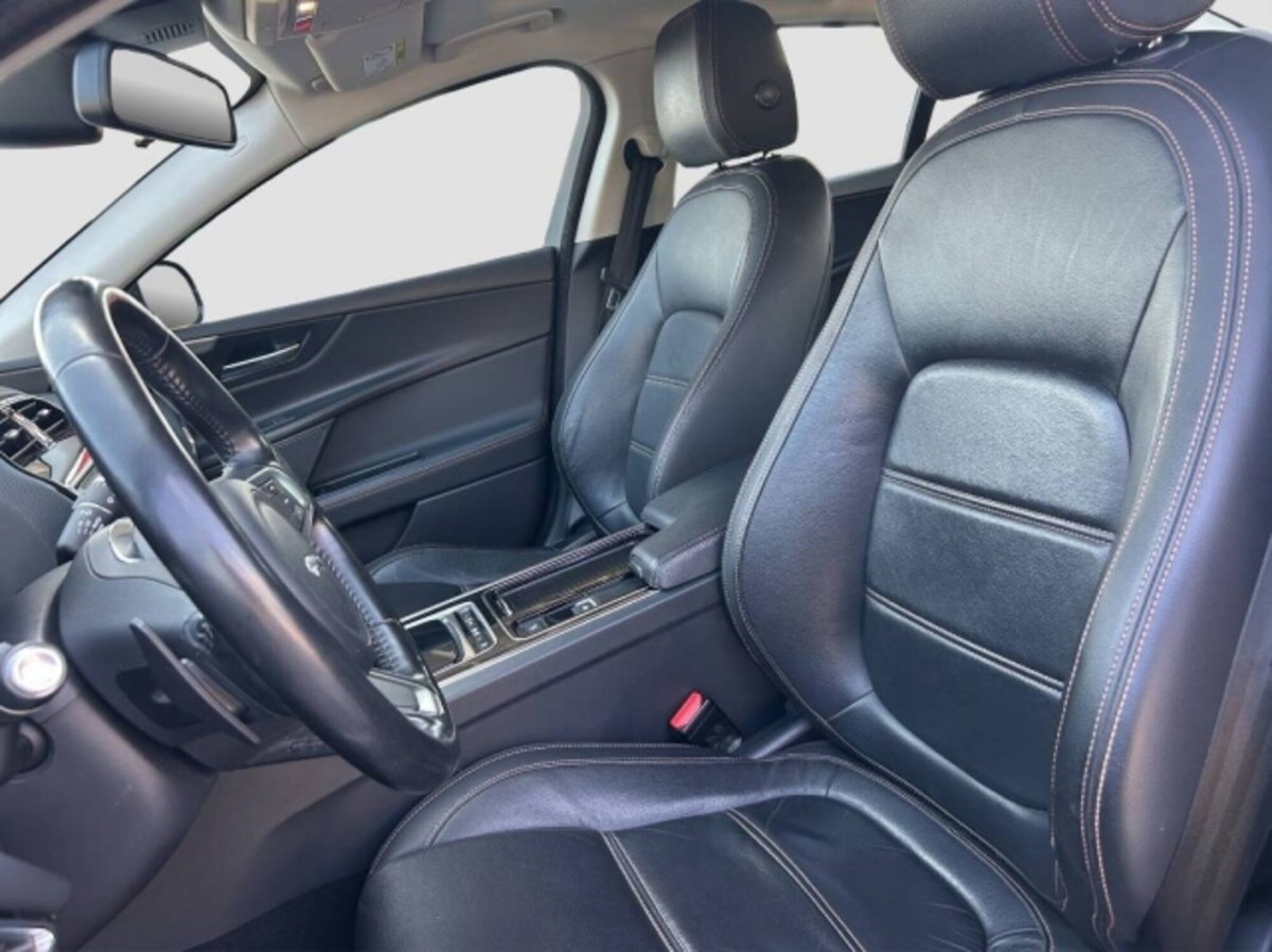 Jaguar XE 2.0 D Turbo 180CV Prestige (8)