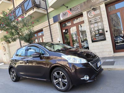 Peugeot 208 HDi 68 CV 5 porte Allure usata