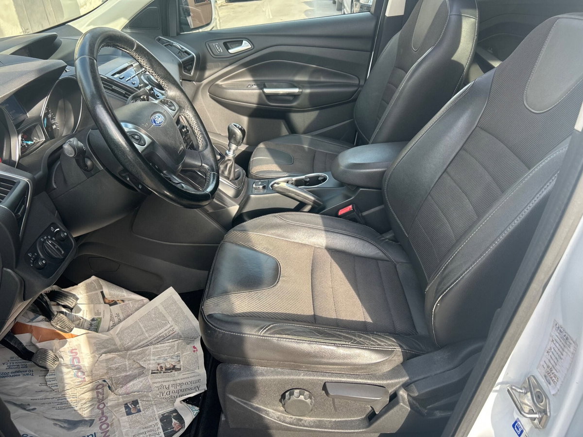 Ford Kuga 2.0 TDCI 150 CV S&S 4WD Titanium (12)