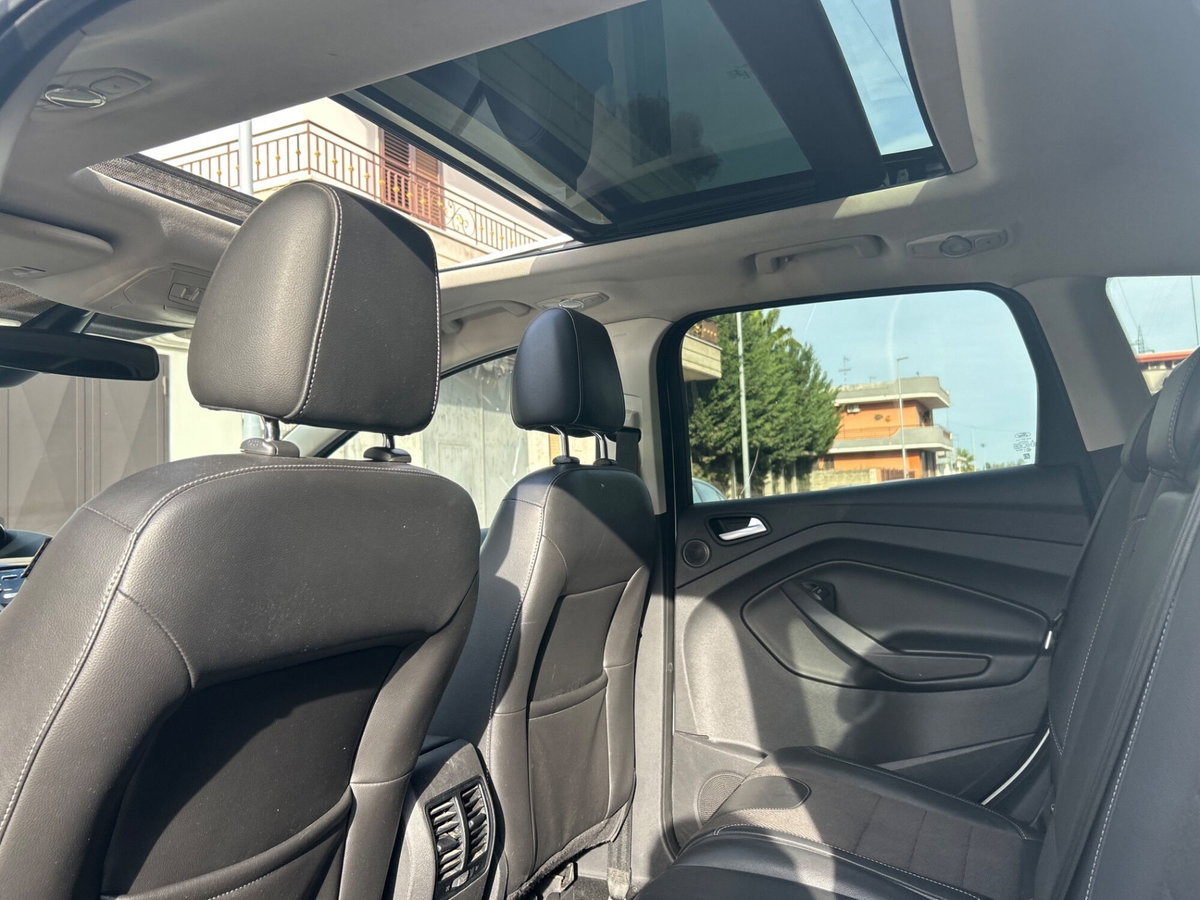 Ford Kuga 2.0 TDCI 150 CV S&S 4WD Titanium (16)