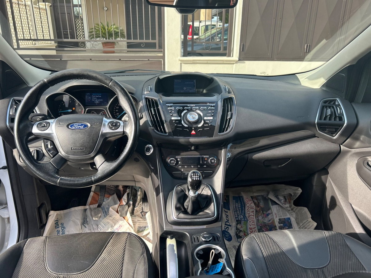 Ford Kuga 2.0 TDCI 150 CV S&S 4WD Titanium (17)