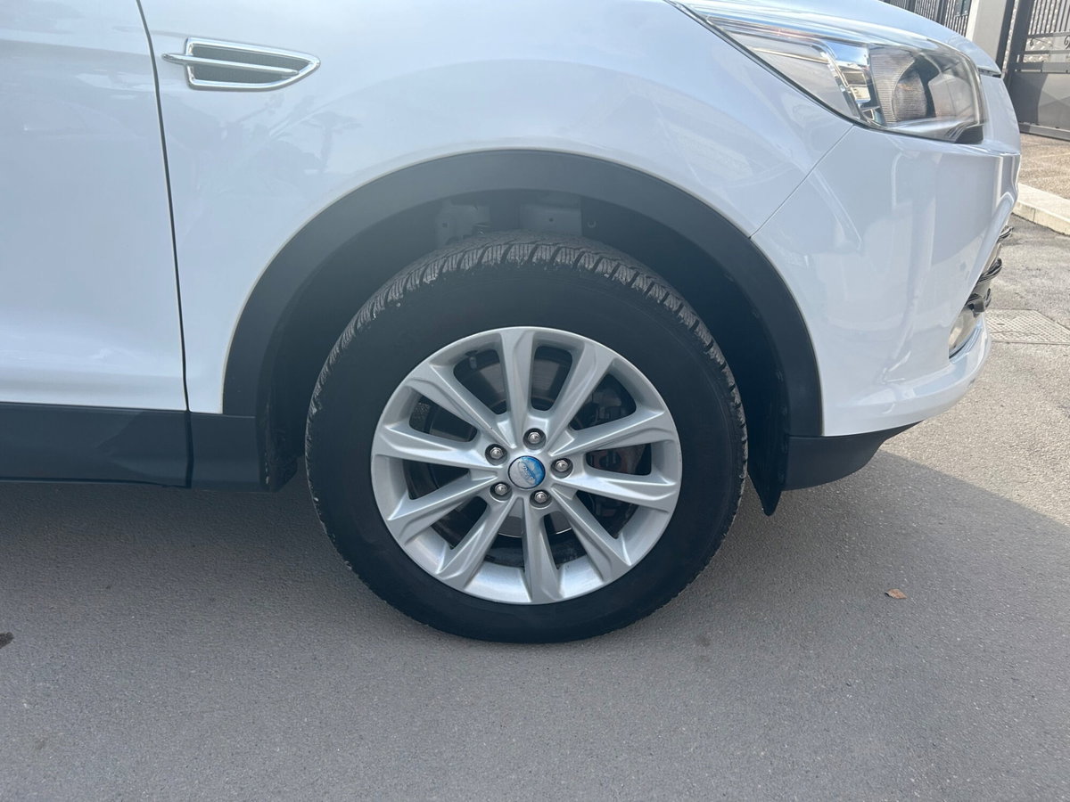 Ford Kuga 2.0 TDCI 150 CV S&S 4WD Titanium (4)