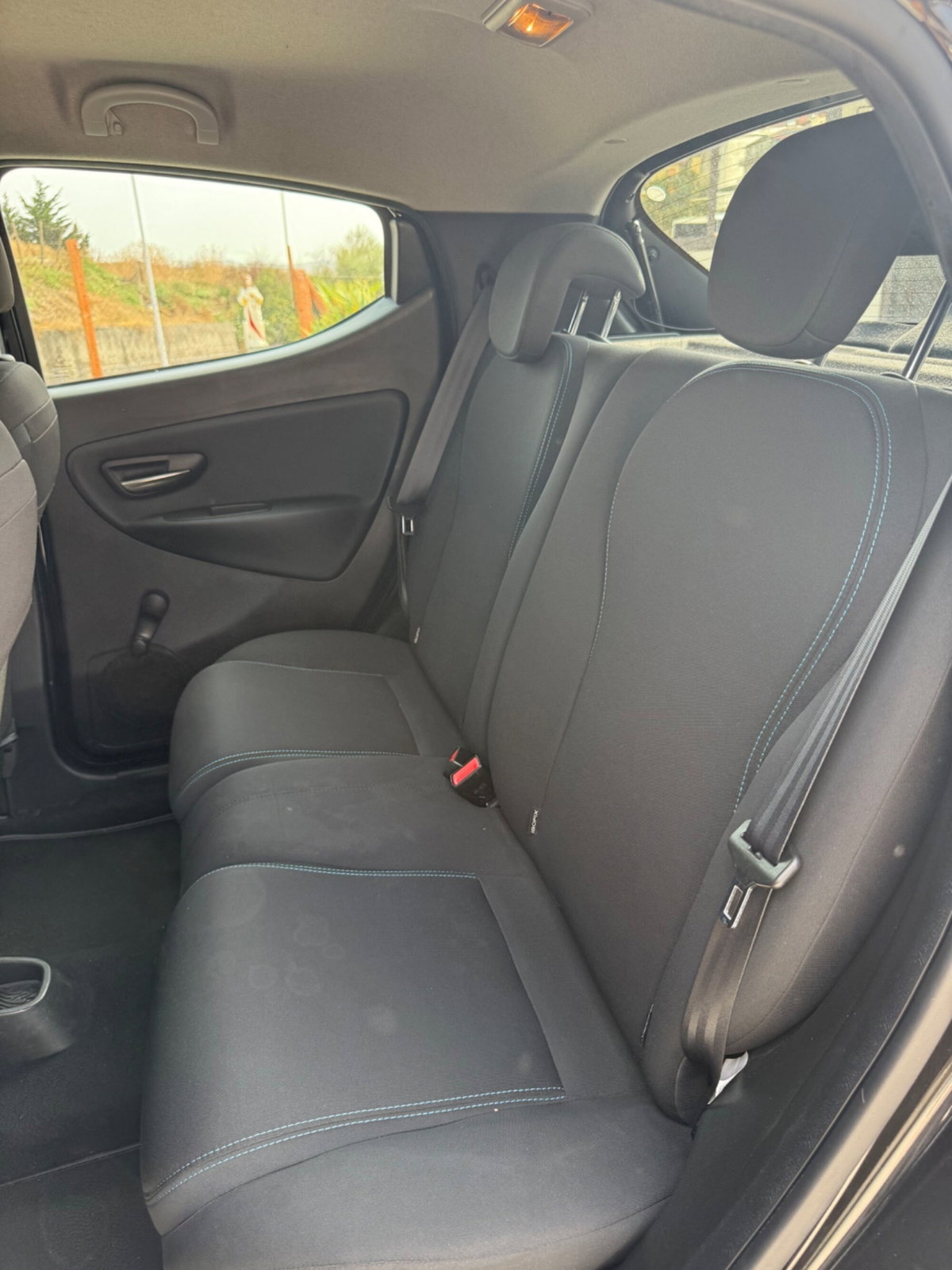 Lancia Ypsilon 1.2 69 CV 5 porte Silver (12)