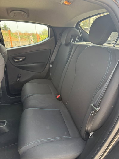 Lancia Ypsilon 1.2 69 CV 5 porte Silver (12)
