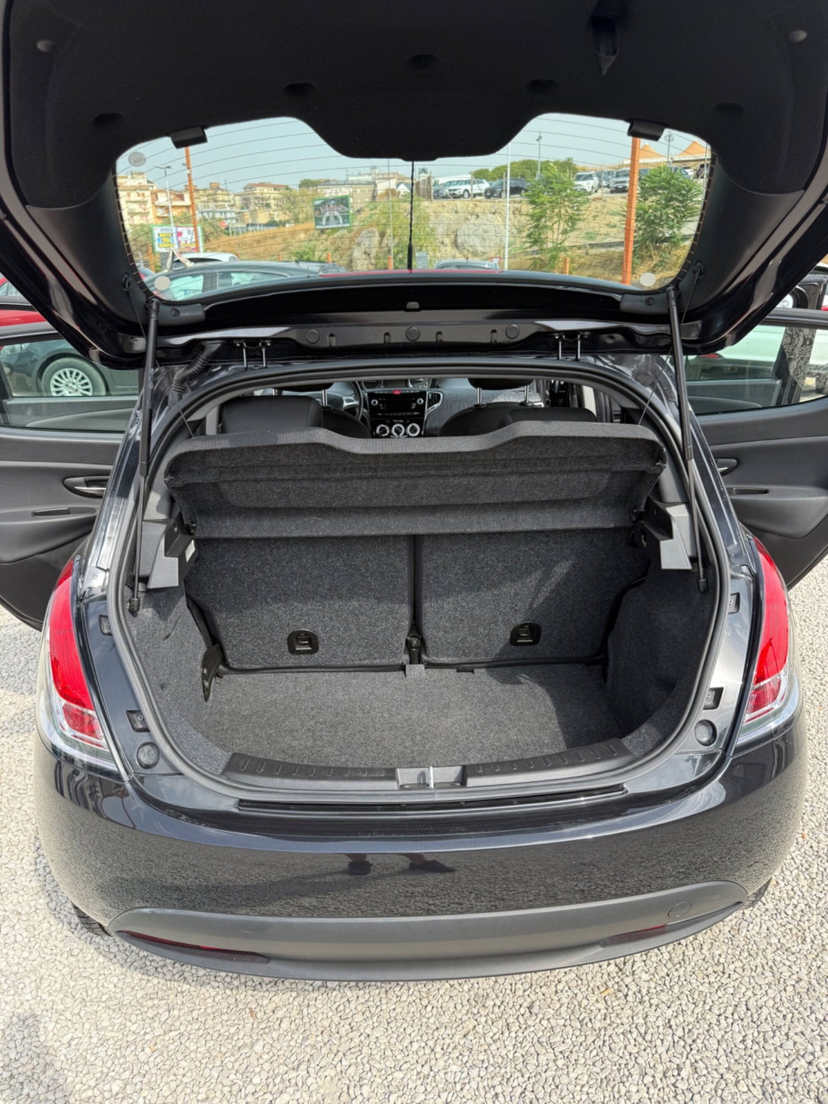 Lancia Ypsilon 1.2 69 CV 5 porte Silver (13)