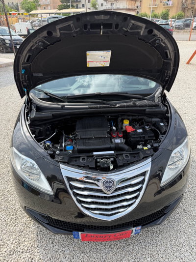 Lancia Ypsilon 1.2 69 CV 5 porte Silver (15)