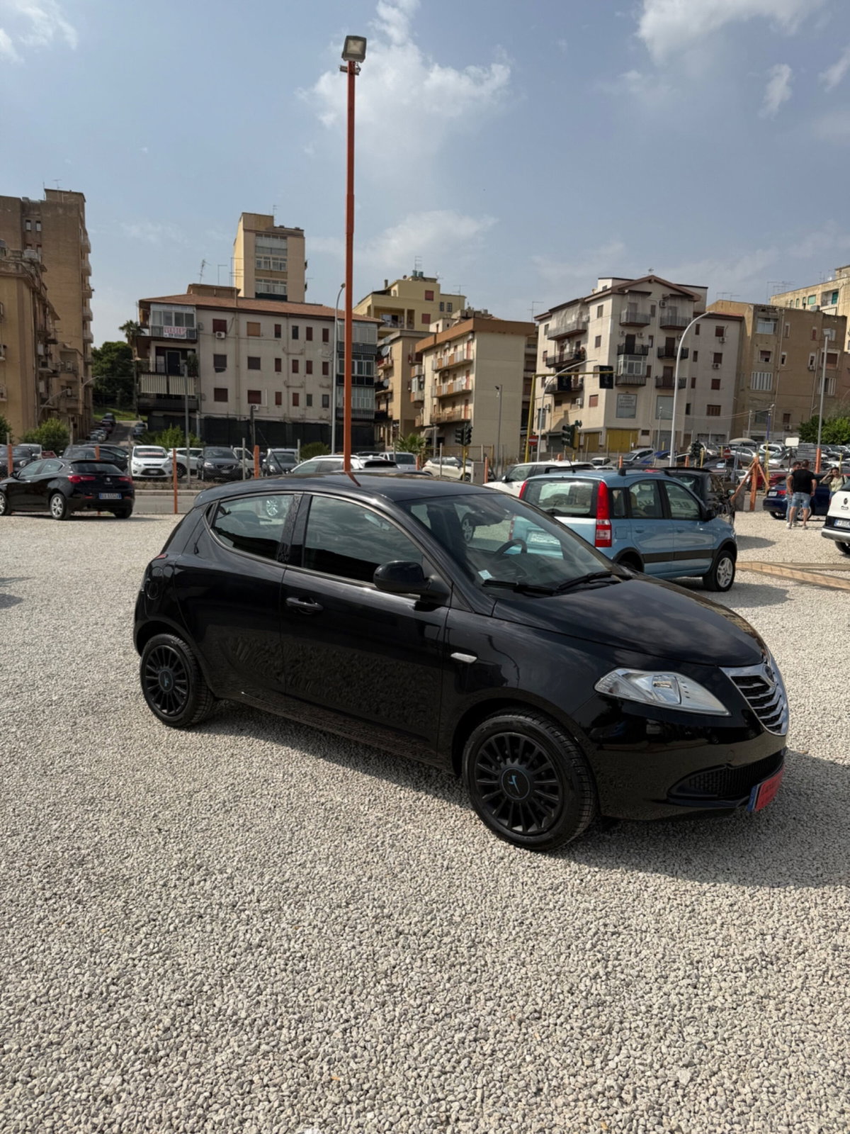 Lancia Ypsilon 1.2 69 CV 5 porte Silver (2)