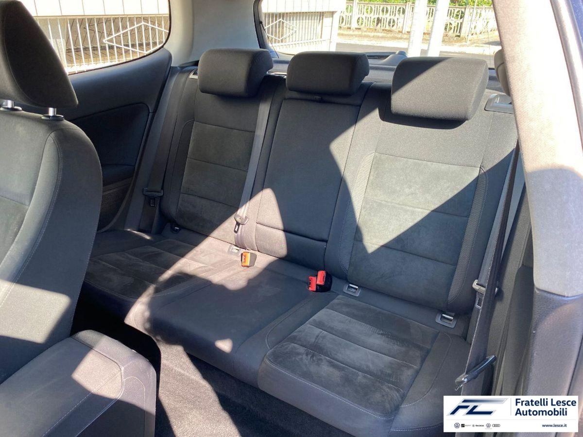 Volkswagen Golf 1.6 TDI DPF 3p. Highline (12)