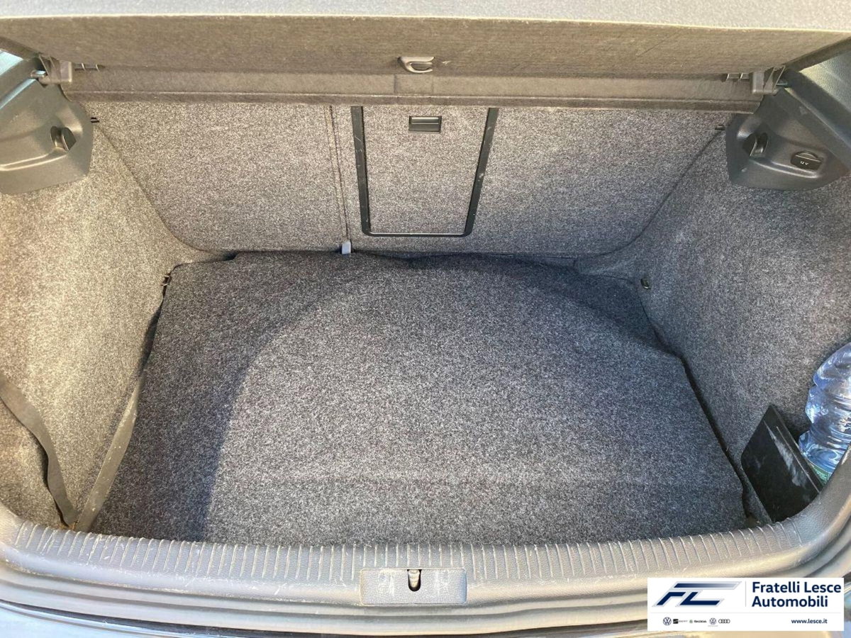 Volkswagen Golf 1.6 TDI DPF 3p. Highline (14)