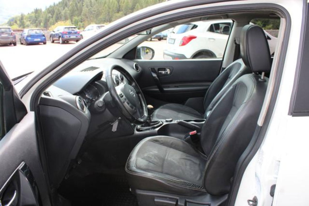 Nissan Qashqai 1.6 dCi 4WD Tekna (9)