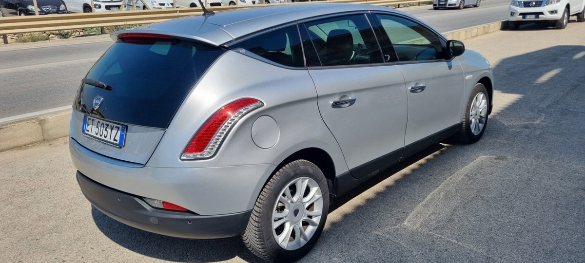 Lancia Delta 1.6 MJT DPF Gold (4)