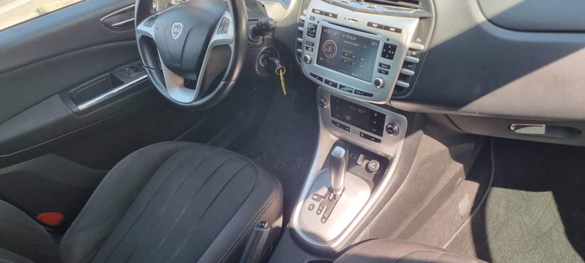 Lancia Delta 1.6 MJT DPF Gold (5)
