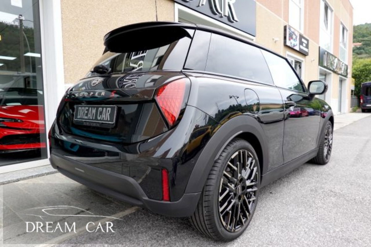 MINI Mini 5p 2.0 S Favoured auto (5)